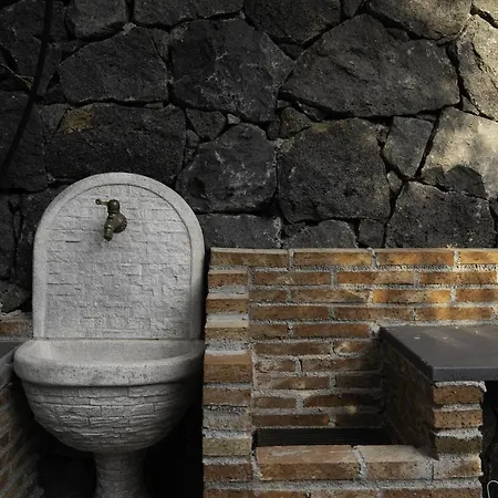 Casetta Delle Rose Sull'etna בית נופש
