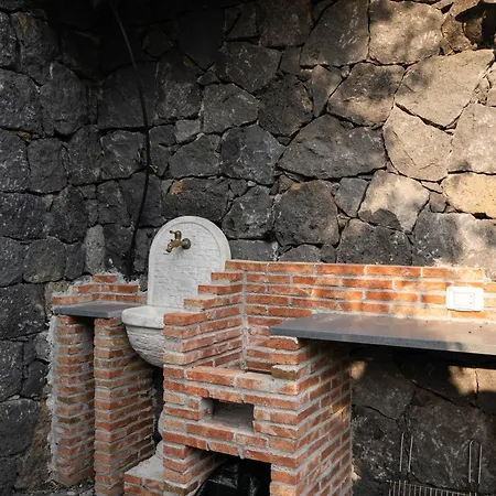 Casetta Delle Rose Sull'etna Dom wakacyjny *